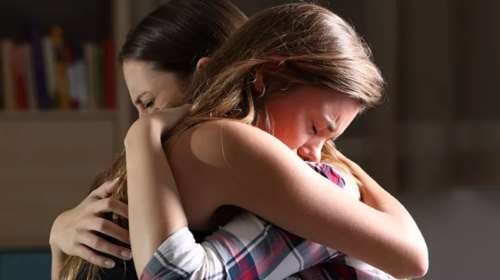 Πώς να διαχειριστούμε τον πόνο και το πένθος σε μία εθνική τραγωδία;