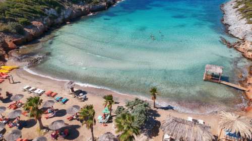 Αυτό είναι το νησί του Αιγαίου με τις ομορφότερες και πιο καθαρές παραλίες, σύμφωνα με διεθνή ΜΜΕ