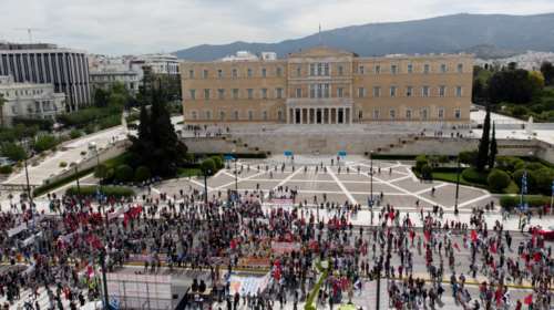 Σύνταγμα: Συγκέντρωση του ΠΑΜΕ για την Πρωτομαγιά και το 8ωρο [εικόνες - βίντεο από drone]