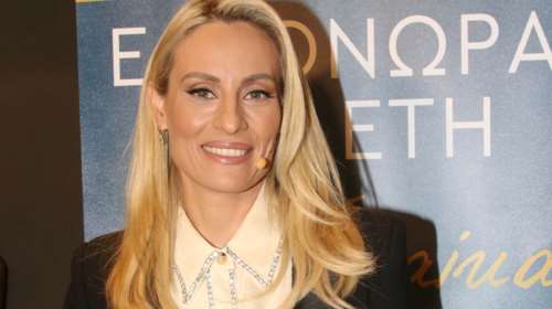 Ελεονώρα Μελέτη: "Όταν είδα να τιτλοφορείται άλλη ως καλύτερη μαμά της showbiz ένιωσα λιγότερο ικανή"