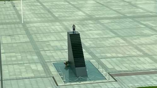 Πολωνία: Παραδόθηκε ο άνδρας που απειλούσε να πυροδοτήσει βόμβα σε πλατεία της Βαρσοβίας