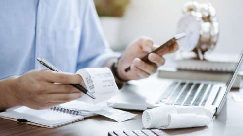 Τα τέσσερα bonus σε συνεπείς φορολογούμενους: Μεγαλύτερη έκπτωση φόρου, περισσότερες δόσεις, μείωση επιτοκίων