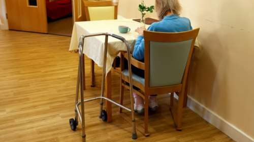 Σοκ στη Βρετανία: 12.256 ηλικιωμένοι που ζούσαν σε γηροκομεία πέθαναν από τον κορονοϊό