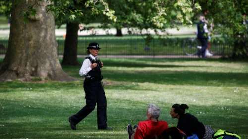 Μπόρις Τζόνσον: Χαλαρώνει τα μέτρα ενώ η Βρετανία μετρά πάνω από 20.000 νεκρούς