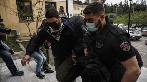 Με χειροπέδες στο εισαγγελέα ο Φουρθιώτης: Οι πρώτες φωτό από τη μεταγωγή του