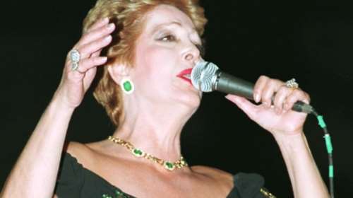 &quot;Όταν ανακάλυψα ποια ήταν η βιολογική μου μητέρα, το είπα στη θετή μου και έπαθε σοκ&quot;: Ο γιος της Πόλυς Πάνου αποκαλύπτει τα οικογενειακά μυστικά