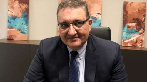 Εξαδάκτυλος: Οι εμβολιασμένοι μετά από 6 μήνες είναι σχεδόν... ανεμβολίαστοι - Καρφιά για την εξαίρεση των εκκλησιών