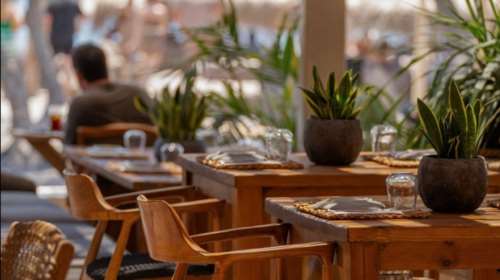 Wet Stories που αξίζει να ζήσεις στη Σαντορίνη