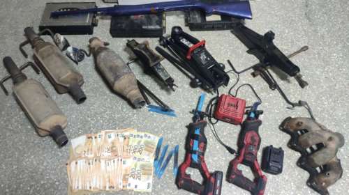 Σπείρα &quot;παλιατζήδων&quot; αφαίρεσε δεκάδες καταλύτες αυτοκινήτων στα νότια προάστια - 4 συλλήψεις [Βίντεο]