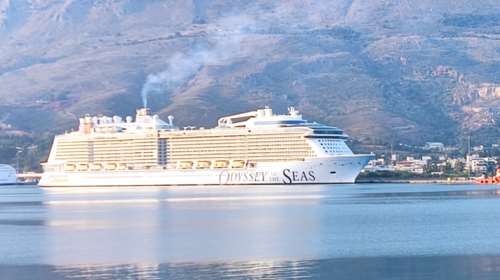 Στα Χανιά το εντυπωσιακό κρουαζερόπλοιο &quot;Odyssey of the Seas&quot; - Ρεκόρ επιβατών με 4.950 τουρίστες