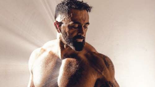 Η πρώτη αντίδραση του Μπο μετά τα φιλιά της Καρολίνας Καλύβα και του Μάριου Πρίαμου Ιωαννίδη