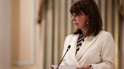 Τους τραυματίες δασοπυροσβέστες στο ΚΑΤ επισκέφθηκε η ΠτΔ Κατερίνα Σακελλαροπούλου [βίντεο]