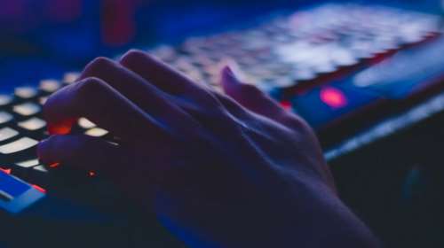 Χάκερ εκτός από τη Βουλή επιτέθηκαν και σε νοσοκομεία της Αθήνας
