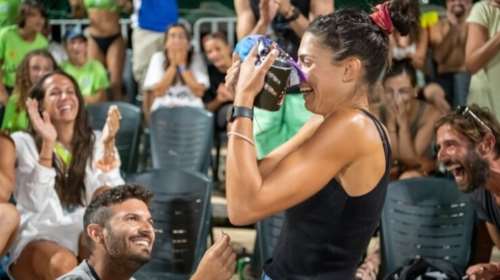 Ξεχωριστή πρόταση γάμου στους αγώνες του πανελληνίου  beach volley στον Άγιο Νικόλαο