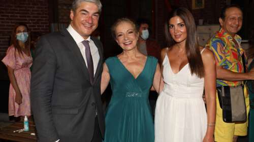 Ρούχο για γάμο: Η Σταματίνα Τσιμτσιλή φόρεσε το ιδανικό φόρεμα για επίσημες εμφανίσεις