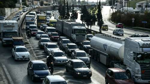 Μποτιλιάρισμα χιλιομέτρων στον Κηφισό - Τρία τροχαία μέσα σε μία ώρα - Live η κίνηση