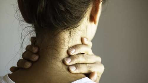 Πόνοι στον αυχένα: Πώς η διατροφή επηρεάζει τη μυοσκελετική υγεία σου;