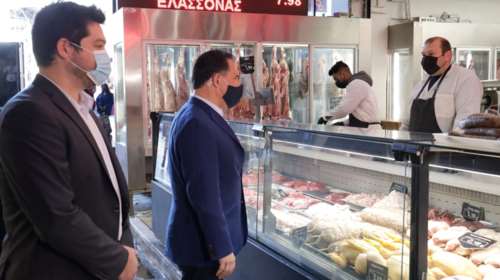 Στη Βαρβάκειο Αγορά ο Άδωνις Γεωργιάδης: Χαμηλότερες από όσο περιμέναμε οι τιμές για το πασχαλινό τραπέζι