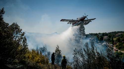 Η πυρκαγιά στο Βαρνάβα από ψηλά - Τι κατέγραψε το drone της Πυροσβεστικής [Βίντεο]