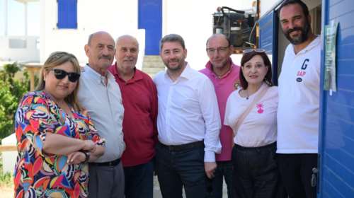 Στη Σέριφο ο Νίκος Ανδρουλάκης: Καρφιά στην κυβέρνηση για την Golden Visa στα μικρά νησιά [εικόνες]