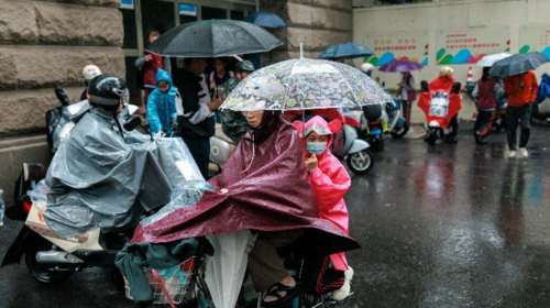 Μέγιστο επίπεδο συναγερμού στο Χονγκ Κονγκ καθώς ο τυφώνας Ουίφα πλησιάζει νότιες ακτές της Κίνας