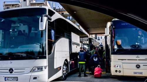 Αντιδρούν οι ιδιοκτήτες τουριστικών λεωφορείων στα αυξημένα τέλη κυκλοφορίας - Θέλουν εξίσωση με τα ΚΤΕΛ