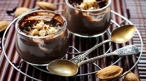 Νηστίσιμο προφιτερόλ της τεμπέλας: Το πιο λαχταριστό σοκολατένιο γλυκό που φτιάχνεται στη στιγμή