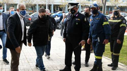 Στην Πάτρα ο Νίκος Χαρδαλιάς: &quot;Η κατάσταση είναι οριακή&quot; - Τι είπε για τα &quot;κορονοπάρτι&quot; [Βίντεο]