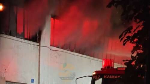 Κολωνός: Μεγάλες υλικές ζημιές από την πυρκαγιά σε επιχείρηση με υπολογιστές