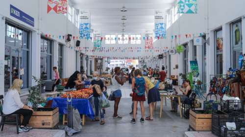 Αγίου Πνεύματος: Τι ισχύει για καταστήματα, σούπερ μάρκετ, φαρμακεία, τράπεζες