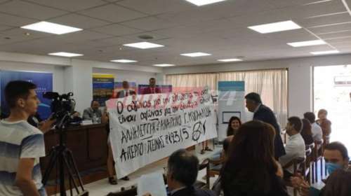 Ένταση στην Πάτρα: &quot;Ντου&quot; αντιεξουσιαστών στο Συνέδριο Ποινικολόγων - Φραστική επίθεση στον Αλέξη Κούγια [Βίντεο]