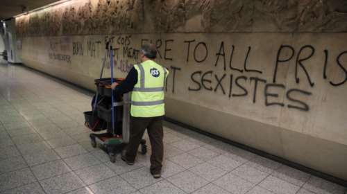 &quot;Πολυεθνική δύναμη&quot; μπαχαλάκηδων βανδάλισε το μετρό στην Ακρόπολη