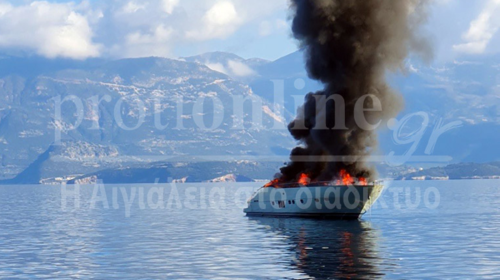 Αίγιο: Στις φλόγες πολυτελής θαλαμηγός -  Πλοιάριο της Πυροσβεστικής στο σημείο