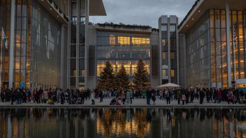 Το &quot;Ιδρυμα Σταύρος Νιάρχος&quot; φοράει τα γιορτινά του - Ενας μήνας γιορτής, δείτε όλο το πρόγραμμα