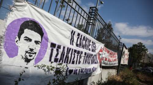 Επεισόδιο στη δίκη του Ζακ Κωστόπουλου: Γιατί συνελήφθη ο σκιτσογράφος Παναγιώτης Μητσομπόνος - Έντονες αντιδράσεις