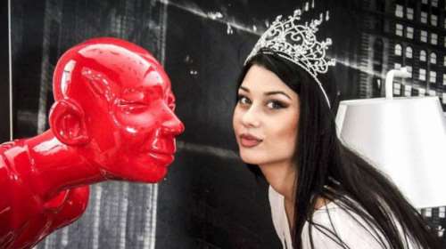 My Style Rocks: Το μεγάλο δράμα της νέας παίκτριας - Η δολοφονία με 40 μαχαιριές που τη στιγμάτισε [Εικόνες]