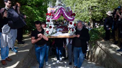 Μ. Παρασκευή: Έγινε η περιφορά του Επιταφίου στη Μονή Καισαριανής - Γιατί προηγείται όλων των άλλων [Εικόνες]