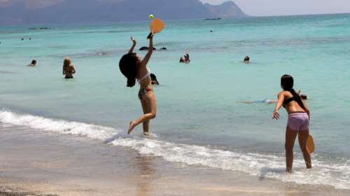 Trip Advisor - Ελαφονήσι: Οργή τουριστών για ξαπλώστρες και πολυκοσμία - Εκτός λίστας με τις 25 καλύτερες του κόσμου