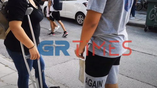 Ανοιγμα σχολείων: Μητέρα πετάει τη μάσκα που φοράει ο γιος της - &quot;Δεν το θέλω αυτό το μπουρδ@@@&quot; [Βίντεο]