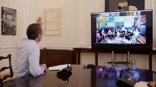 Skype Μητσοτάκη με μικρούς μαθητές του νηπιαγωγείου Πάχνης- Θέλουμε ηλεκτρονικό υπολογιστή