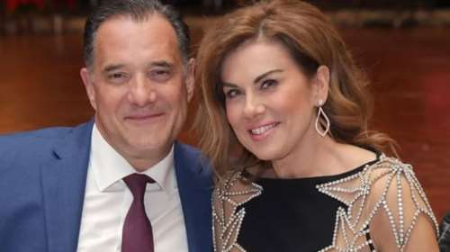 Ευγενία Μανωλίδου: Chic σε δείπνο με τον Άδωνι Γεωργιάδη - Το μαύρο μίντι φόρεμά της και η χρυσή καρδιά