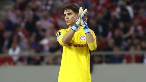 Αυτή είναι η κούκλα σύντροφος του τερματοφύλακα του Ολυμπιακού, Κωνσταντή Τζολάκη