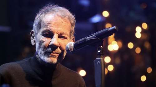 Η εντυπωσιακή εμφάνιση της συζύγου του Σταύρου Ξαρχάκου - Με λευκό στράπλες φόρεμα