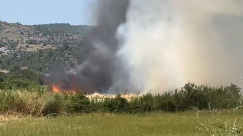 Λέσβος: Φωτιά στην Καλλονή - Κοντά στο γήπεδο &quot;Κώστας Κεντέρης&quot;