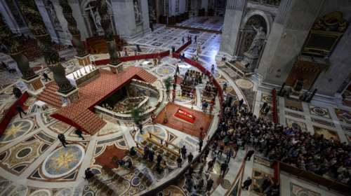Πάπας Φραγκίσκος: Ολοκληρώθηκε η προσέλευση των πιστών στη Βασιλική του Αγίου Πέτρου- Πάνω από 250.000 πιστοί προσκύνησαν