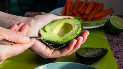 Πέντε τροφές που εξισορροπούν φυσικά τις ορμόνες