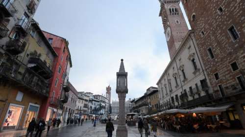 Χθες έκλεισαν...σήμερα ανοίγουν οι εκκλησίες της Ρώμης: Μην αφήνετε μόνο το ποίμνιο, λέει ο πάπας Φραγκίσκος