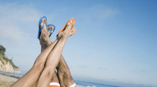 Σαγιονάρες: Ποιους κινδύνους κρύβουν για το δέρμα σου;