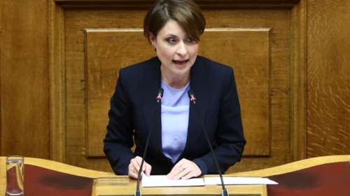 Πάτρα - Τρόμος για τη Χριστίνα Αλεξοπούλου: Αντιεξουσιαστές επιτέθηκαν στη βουλευτή της ΝΔ
