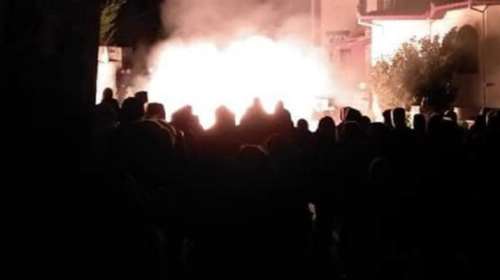 Ενταση στην Πέλλα: Εκαψαν δωμάτια και έπιπλα ξενοδοχείου που θα φιλοξενούσε πρόσφυγες